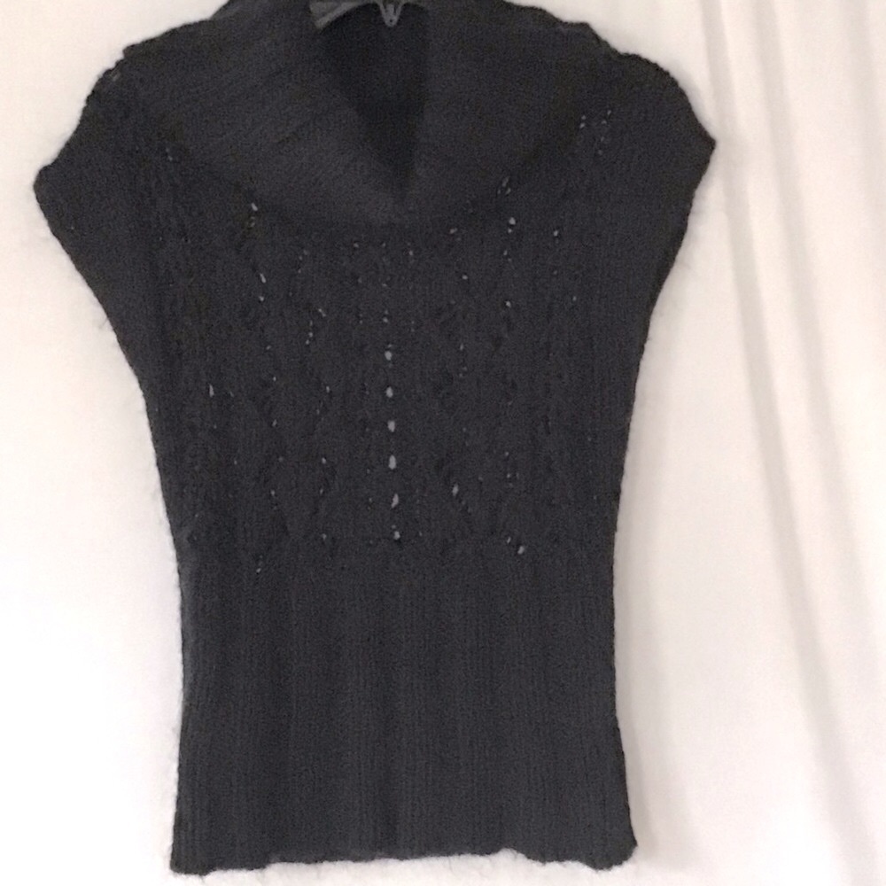 Wool blend loose knit sleeveless black sweater…FINAL